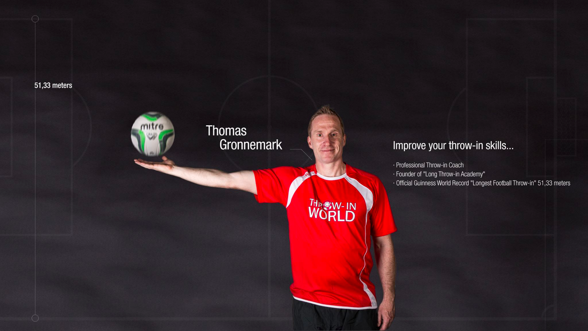 Taç antrenörü Thomas'ın top ile verdiği görsel.