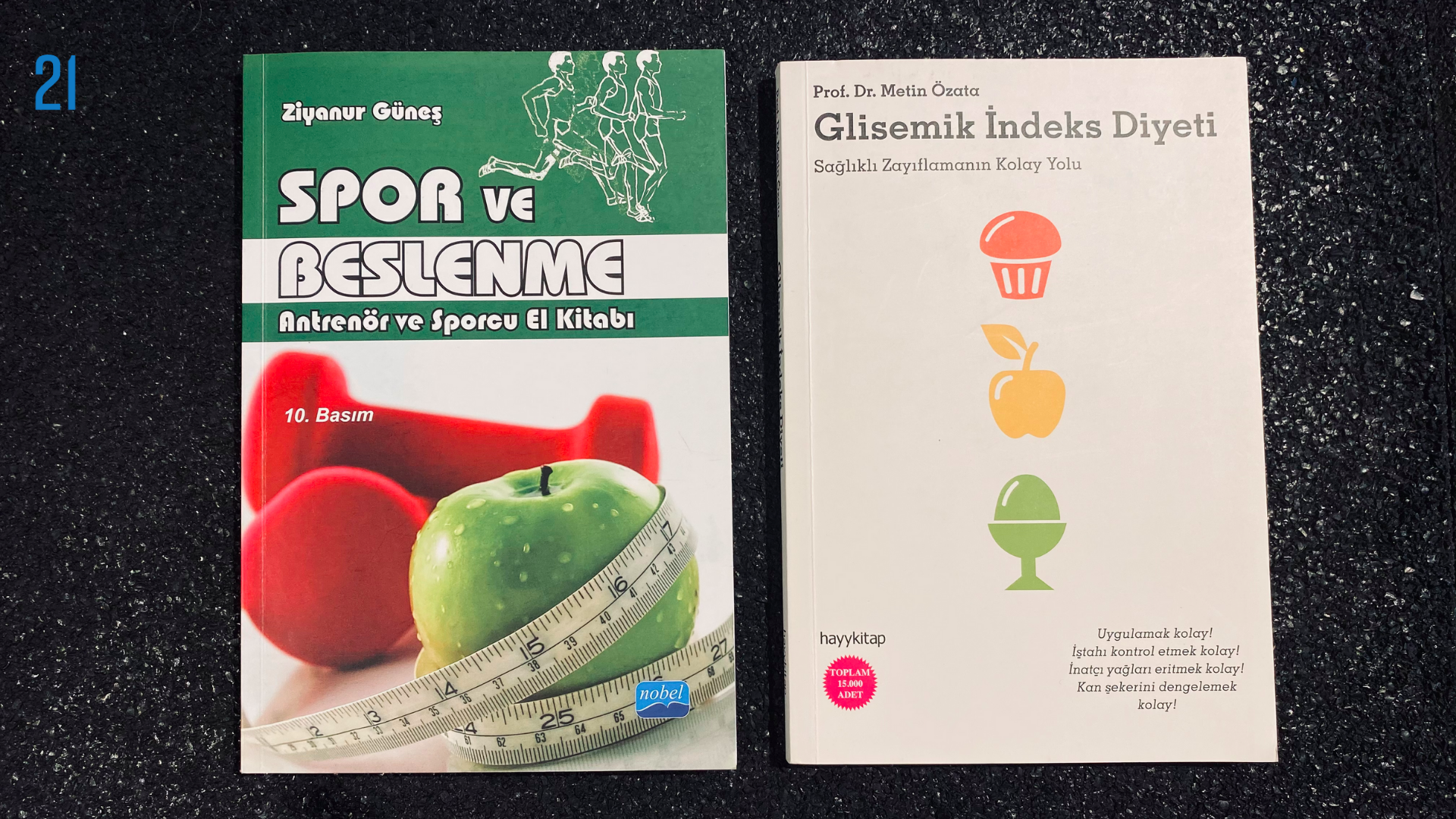 Spor beslenmesi ile ilgili iki kitap görseli.