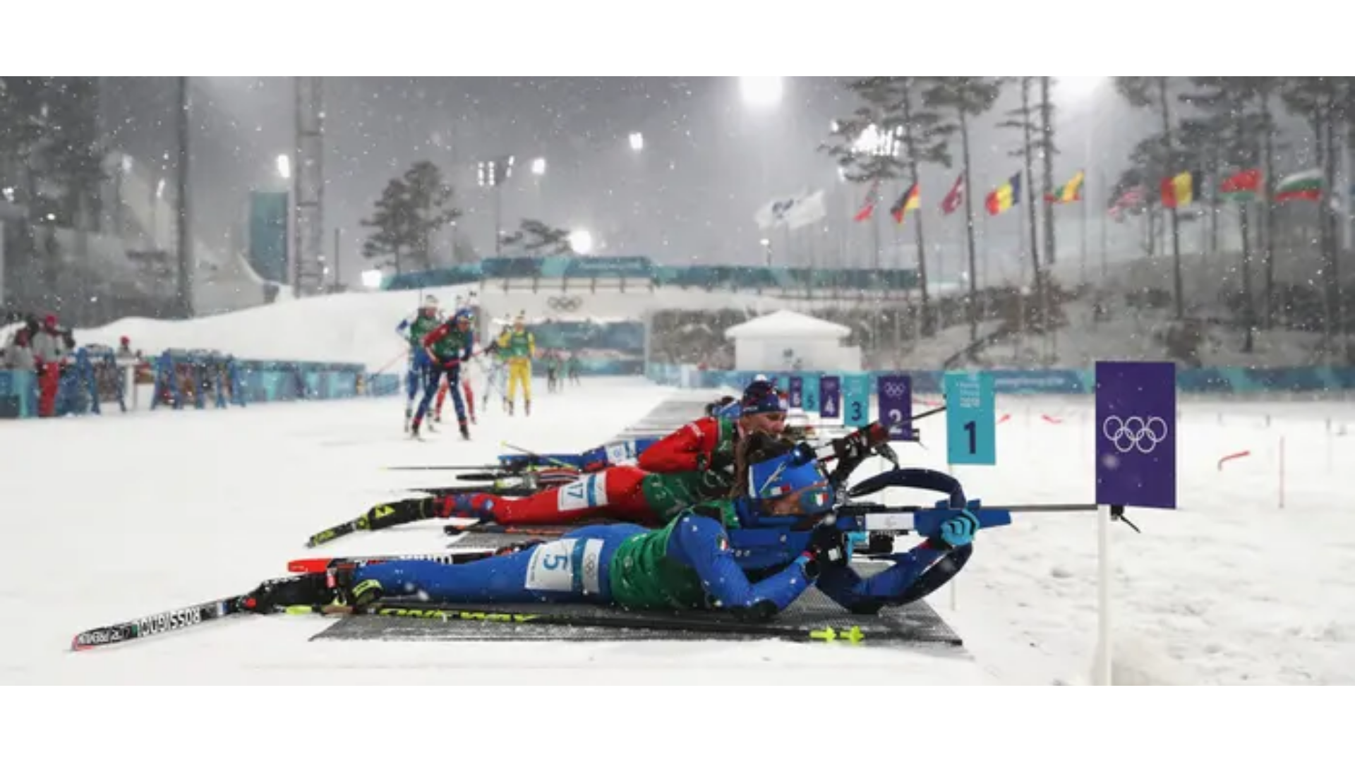 Kış sporları arasında yer alan biathlon branşına ait bir görsel.