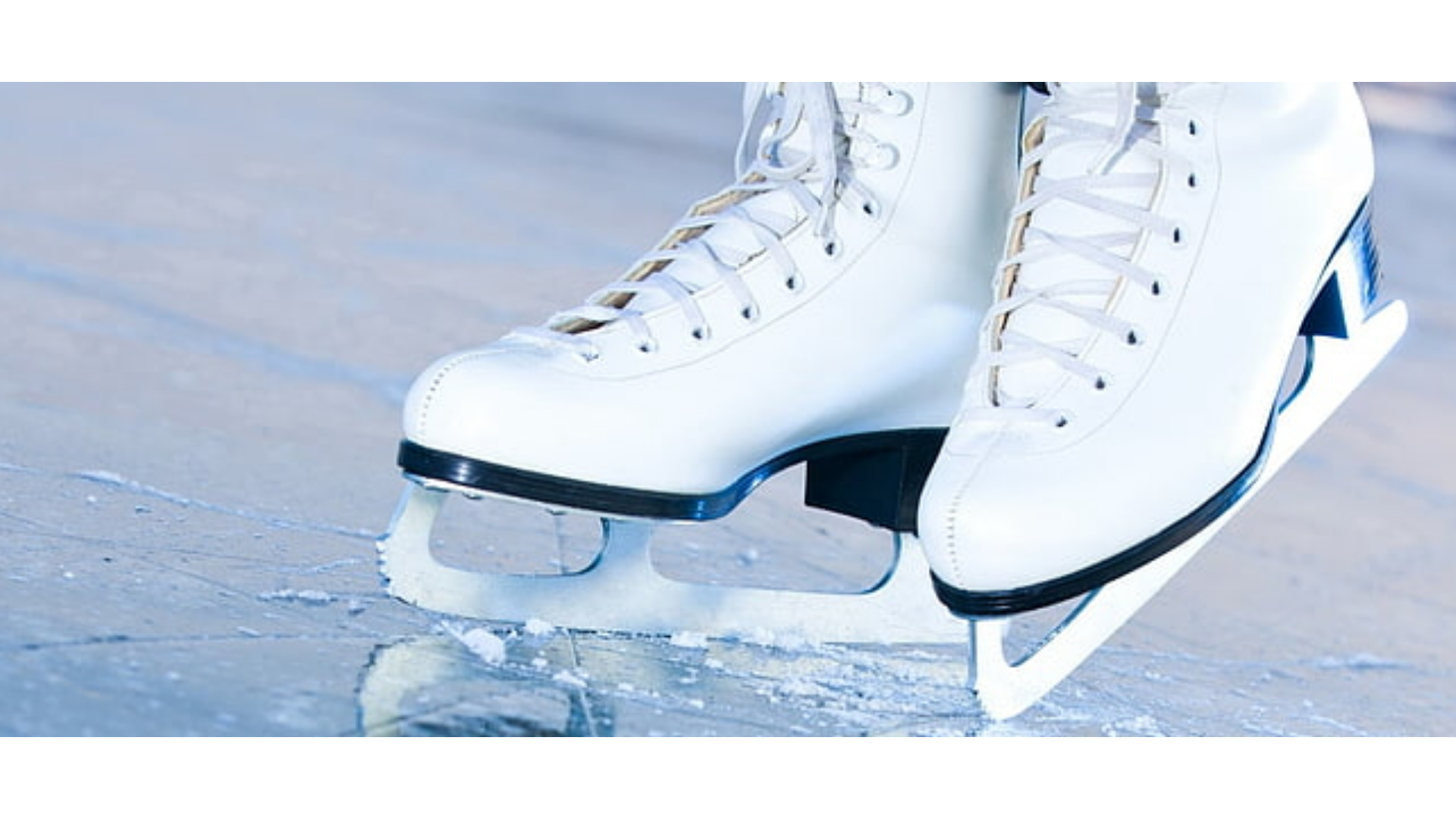 Buz pateni yaparken kullanılan ayakkabılara ait bir görsel.