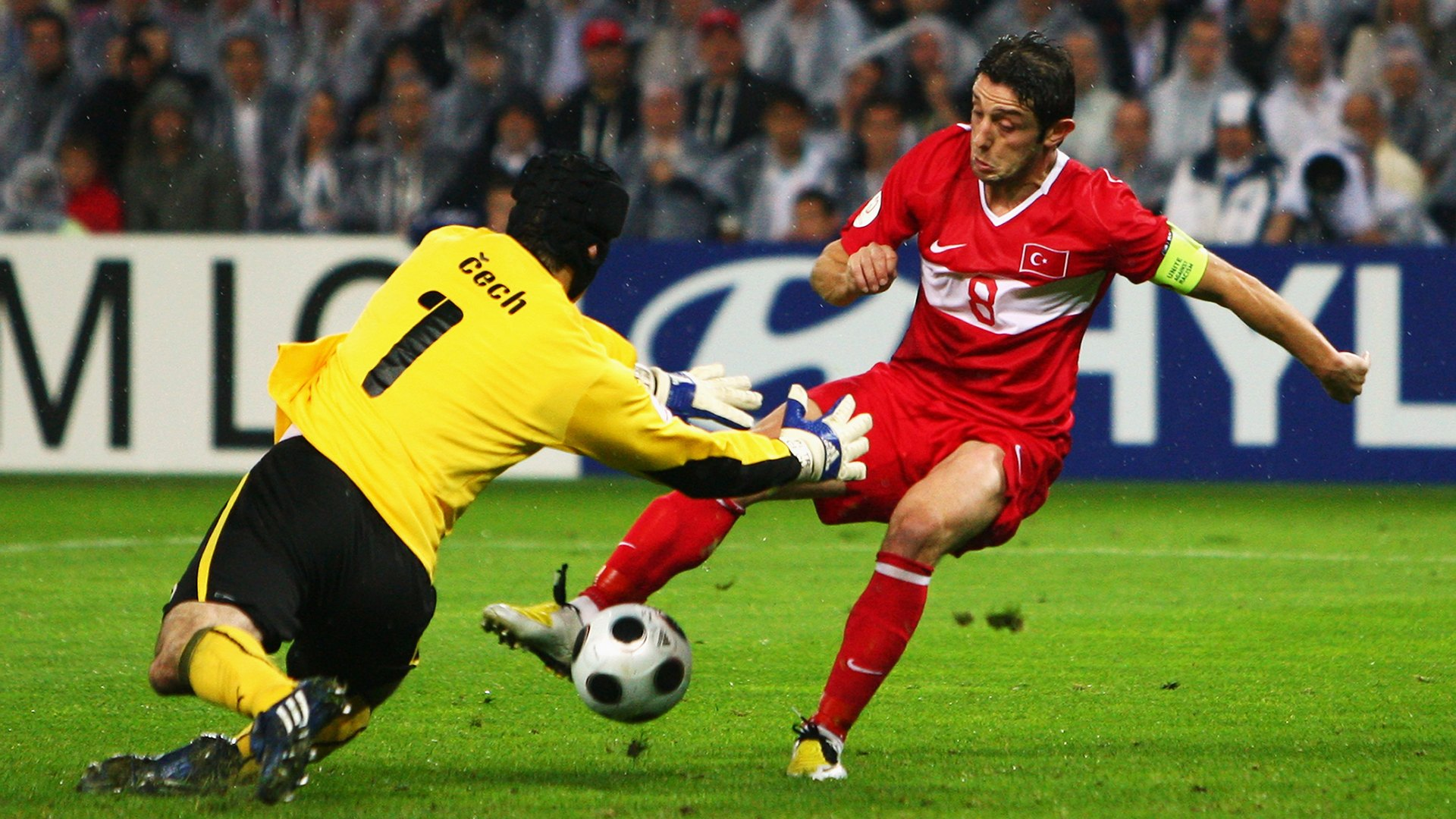 Euro 2008 yılında yapılan bir maça ait görsel.