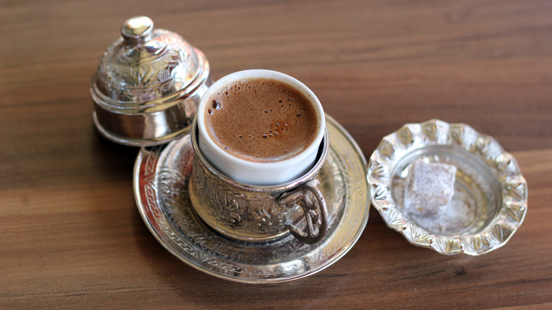 Türk kahvesinin faydaları hakkında kullanılmış bir görsel.