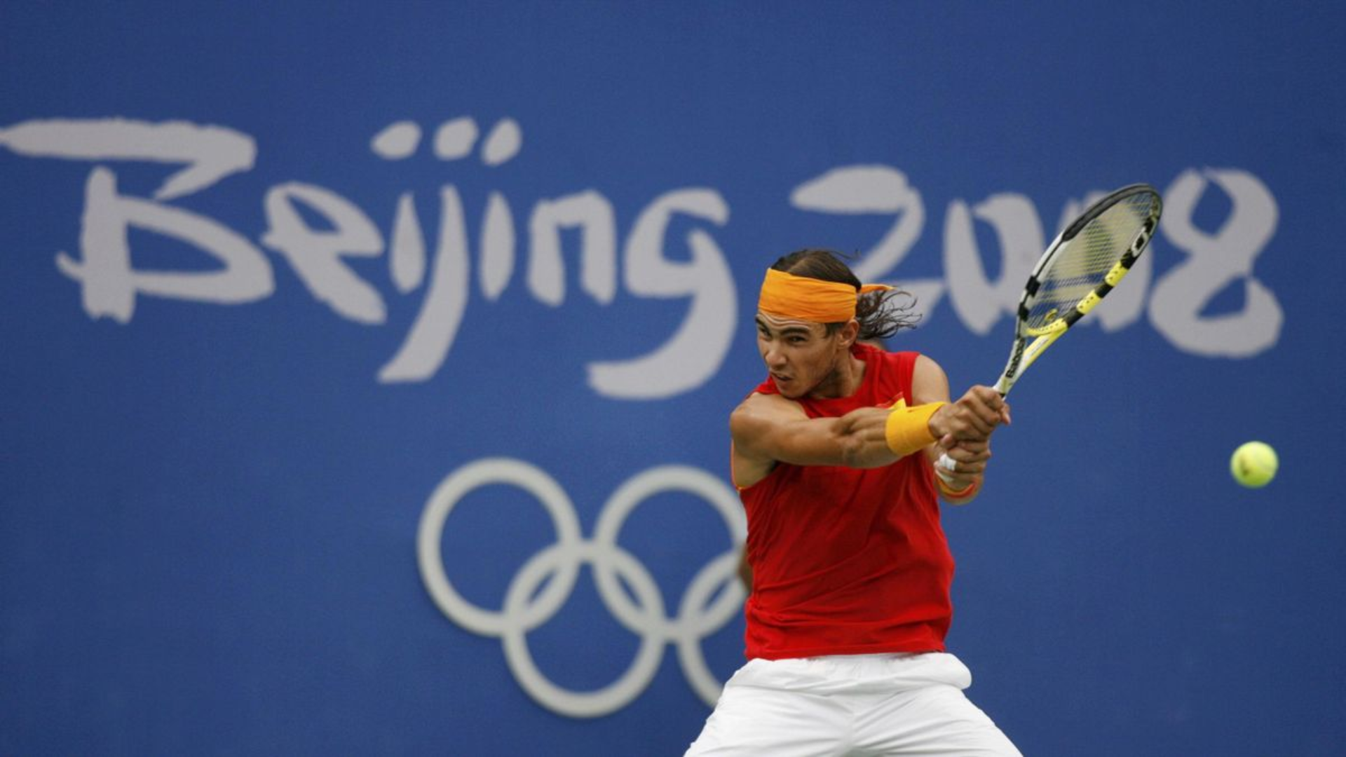 Rafael Nadal, 2008 olimpiyat oyunlarında mücadele ederken çekilmiş bir görseli.